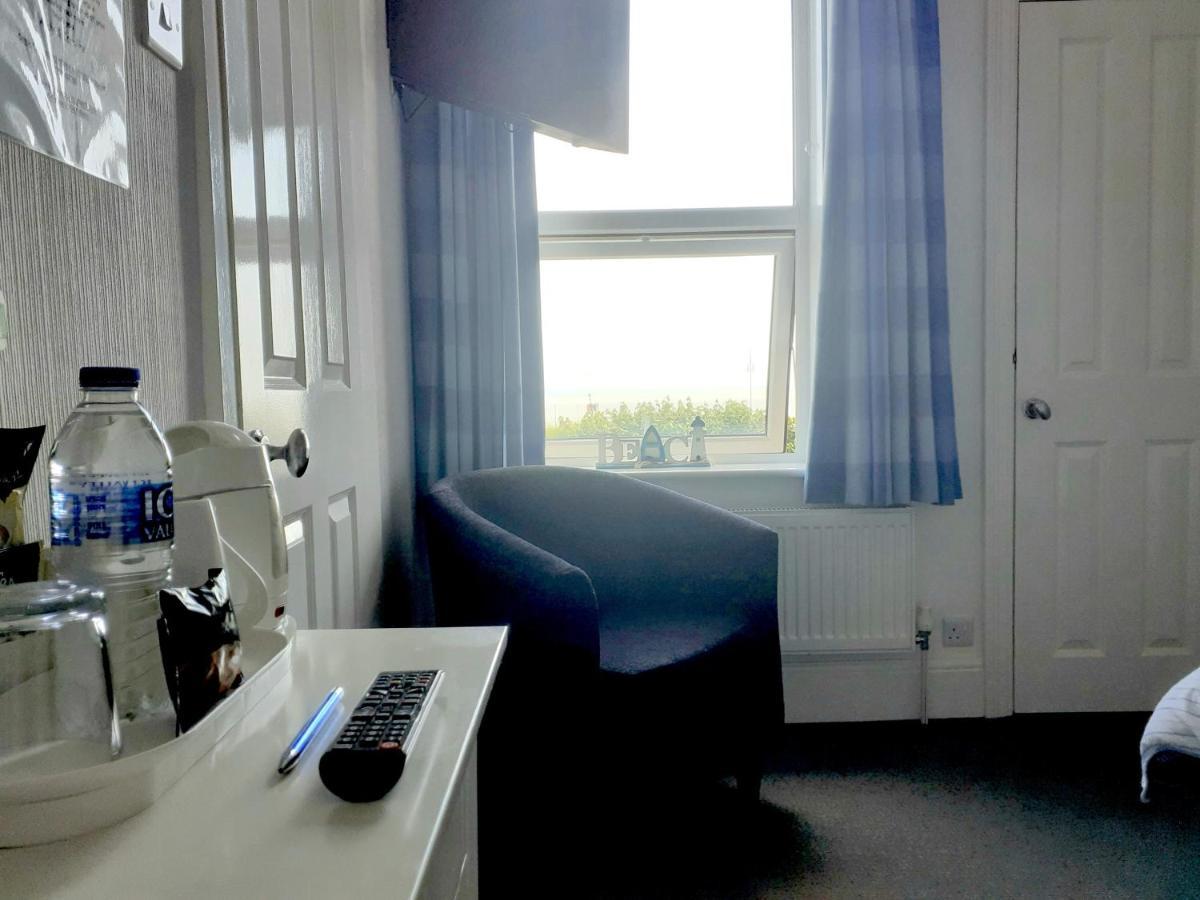 South Beach B & B Lowestoft Bagian luar foto
